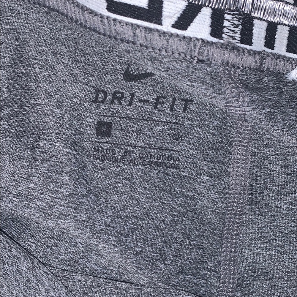 Nike pro, dri fit, cropped leggings. Size small! - Picture 4 of 4
